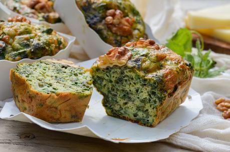 Cakes aux herbes sauvages (orties, oseille) et gruyère