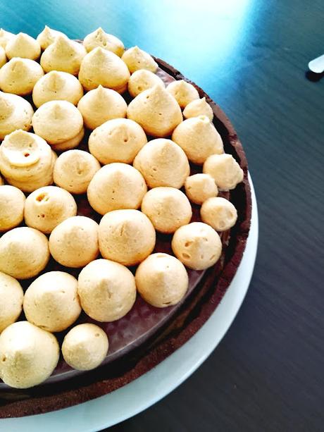 Tarte praliné cacahouètes, crème namelaka chocolat, ganache praliné cacahouètes... Tarte praliné cacahouètes, crème namelaka chocolat, ganache praliné cacahouètes...