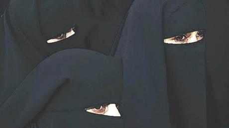 10 ans après la loi anti-burqa, la loi masque-obligatoire 10 ans après la loi anti-burqa, la loi masque-obligatoire