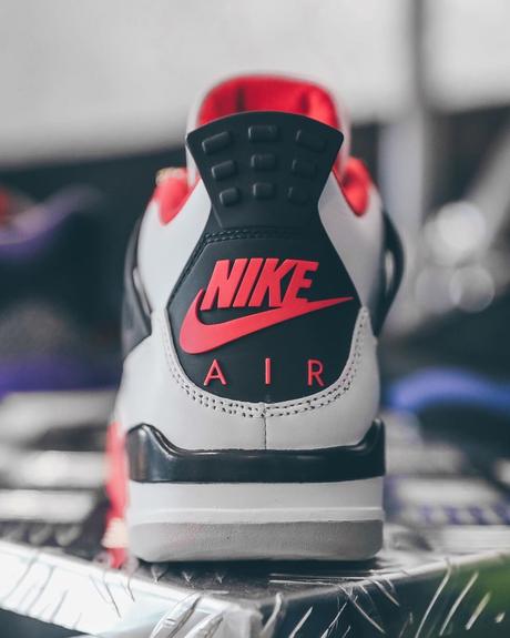 La Air Jordan 4 Fire Red continue de se dévoiler