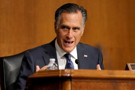 Etats-Unis : en pleine campagne électorale, le sénateur républicain Mitt Romney accable le président Trump