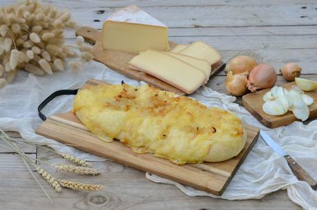 Fougasse à la raclette et aux oignons