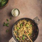 Ce one pot pasta aux champignons est à la fois simple à réaliser, pratique et tellement savoureux!