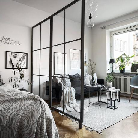 appartement fonctionnel esthétique cloison fixe en verre bord noir métallique