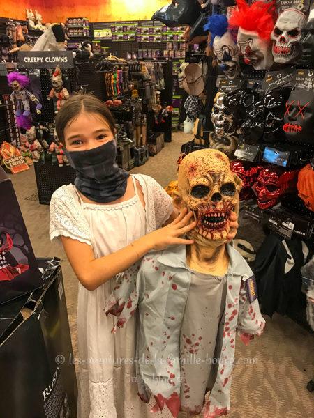 Que trouve-t-on dans un magasin éphémère d’Halloween aux États-Unis ?