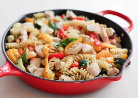 Poêle de poulet aux légumes