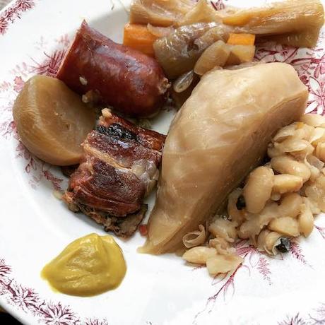 potée au chou et aux haricots aux saucisses de Montbéliard