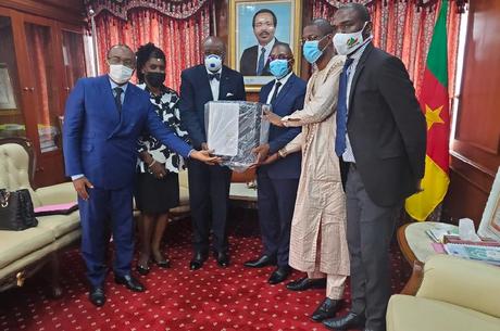 Fonds Spécial de Solidarité Contre la Covid-19 : Cimencam remet un don d’une valeur de 100 millions au Ministre de la Santé Publique