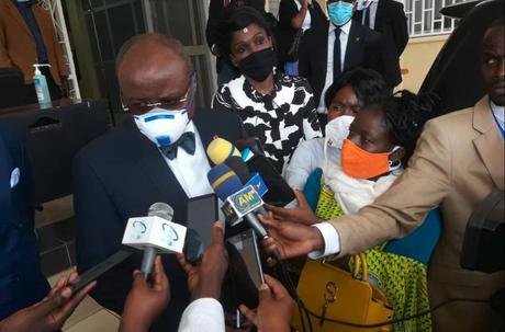 Fonds Spécial de Solidarité Contre la Covid-19 : Cimencam remet un don d’une valeur de 100 millions au Ministre de la Santé Publique Fonds Spécial de Solidarité Contre la Covid-19 : Cimencam remet un don d’une valeur de 100 millions au Ministre de la Santé Publique