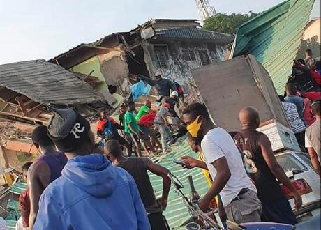 Cameroun : Un immeuble s’affaisse à Douala