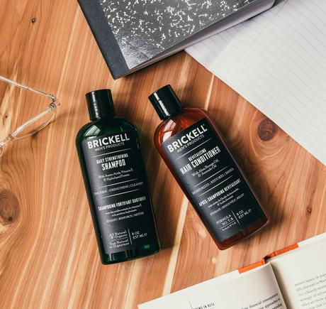 Comment rendre vos cheveux plus épais (même s'ils sont clairsemés) Comment rendre vos cheveux plus épais (même s'ils sont clairsemés)