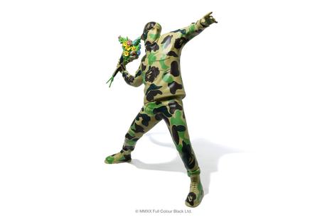 BAPE imagine une figurine inspirée de l’oeuvre de Banksy BAPE imagine une figurine inspirée de l’oeuvre de Banksy