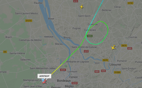 Ne pas pouvoir voyager n’interdit pas de regarder les avions Ne pas pouvoir voyager n’interdit pas de regarder les avions