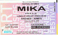 Mika émerveille les Arènes de Nîmes (et vice-versa)
