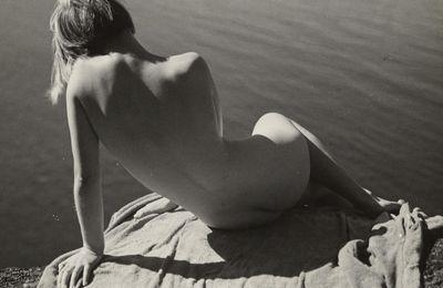 Nude against Sea