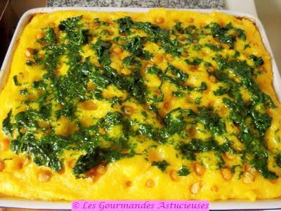 Polenta farcie aux blettes, garnie de pois chiches et aromatisée à l'huile de capucine (Vegan) Polenta farcie aux blettes, garnie de pois chiches et aromatisée à l'huile de capucine (Vegan)