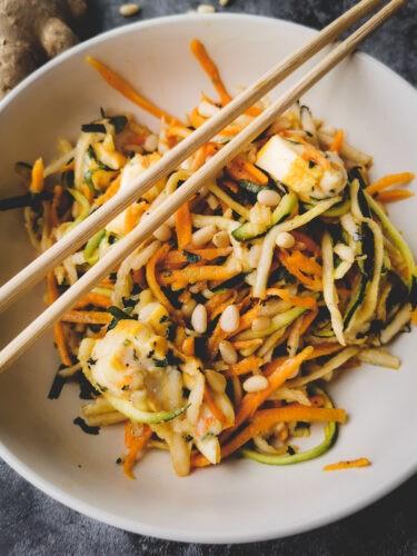 Salade de carottes, courgettes, radis noir et Reblochon de Savoie