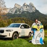 TECH : BMW i réalise le premier vol en wingsuit électrifié.