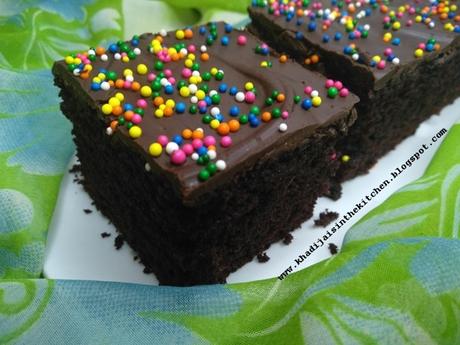 GÂTEAU MOELLEUX AU CHOCOLAT (SANS OEUF) / MOIST CHOCOLATE CAKE (EGGLESS ) / BIZCOCHO HÚMEDO DE CHOCOLATE (SIN HUEVO) / كعكة رطبة بالشوكولاتة  ( بدون بيض)