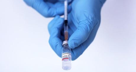 Brésil : Suspension des essais cliniques d’un vaccin anti-coronavirus chinois après un incident jugé grave