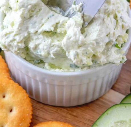 Tartinade au fromage à la crème et concombre