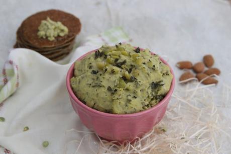 Houmous de pois cassés à l'amande et à la menthe
