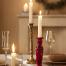   Chandelier en verre recyclé rouge  
 En période de Noël, rien de mieux que les bougies pour créer une lumière tamisée chaleureuse et intimiste. 
  Prix indicatif :  11,99€ sur le site  www.zarahome.com/fr  