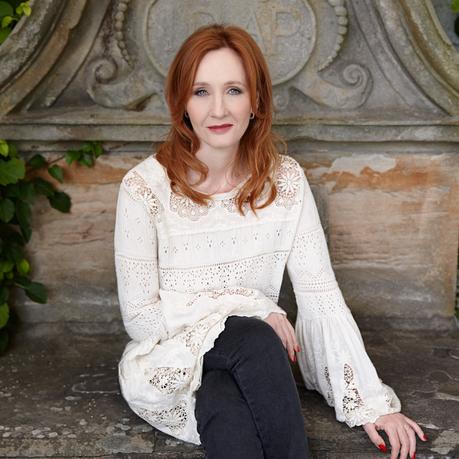 Magicienne Croyant Se Faire Disparaître Magicienne Croyant Se Faire Disparaître