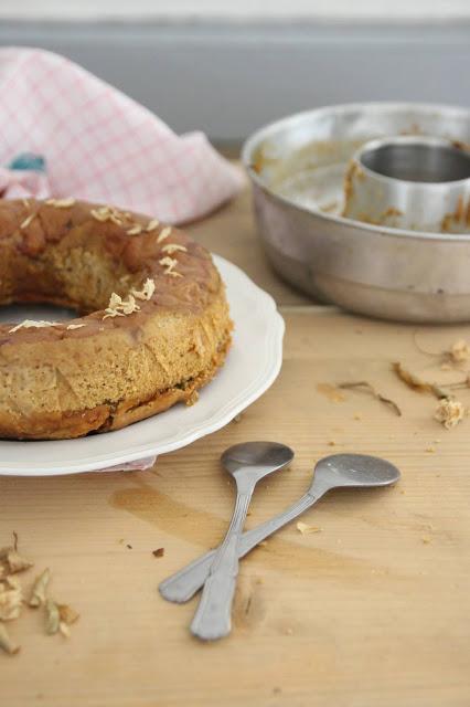 Cuillère et saladier : Gâteau renversé à la halva vegan Gâteau renversé à la halva vegan