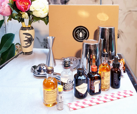 Cours de cocktails en ligne avec le barman de Shake N Smash, en direct du bar et en visio depuis chez vous Cours de cocktails en ligne avec le barman de Shake N Smash, en direct du bar et en visio depuis chez vous