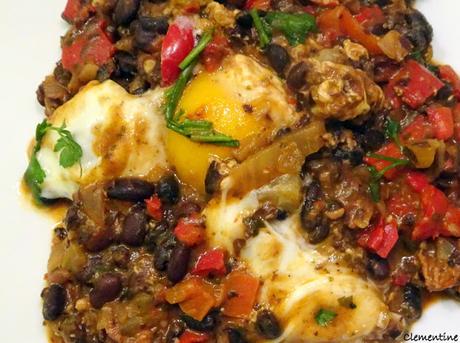 Ragoût de haricots noirs aux œufs