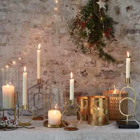 décoration décembre bougie dorée photophore verre cheminée hiver