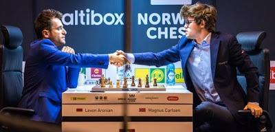 Levon Aronian face au champion du monde d'échecs Magnus Carlsen 
