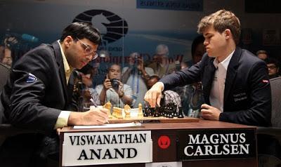 En novembre 2013, Anand affronte le vainqueur du tournoi des candidats de Londres 2013, Magnus Carlsen et perd son titre