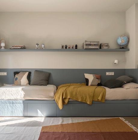 chambre enfant jumeaux lit coffre bleu gris scandinave blog décoration clemaroundthecorner