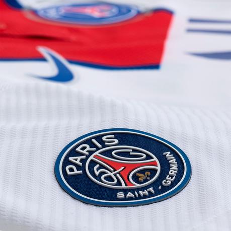 Pour ses 50 ans, le PSG sort deux maillots collectors limités