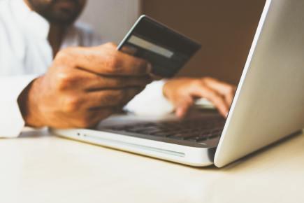 IMPACT DU E-COMMERCE SUR LES FETES DE FIN D’ANNEE IMPACT DU E-COMMERCE SUR LES FETES DE FIN D’ANNEE