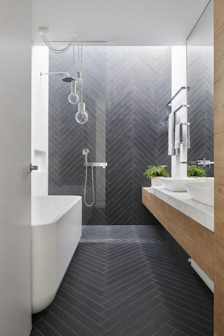 salle de bain noir et blanche carrelage pivot travers design carrelage gris point hongrie moderne