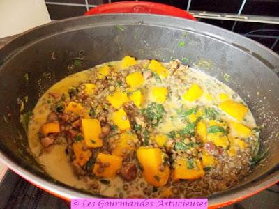 Cocotte de potiron aux lentilles et aux châtaignes (Vegan) Cocotte de potiron aux lentilles et aux châtaignes (Vegan)