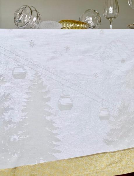 nappe table de Noël 2020 dessin motif ski télécabine déco montagne