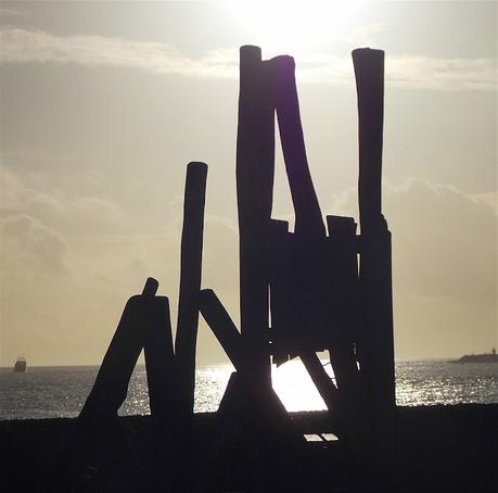 le vrai est un moment du faux