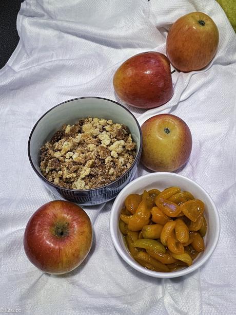 Fêtes de saison – Pommes à la vapeur, compote de kumquats et crumble vanillé