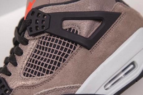 La Air Jordan 4 “Taupe Haze” se dévoile en détails