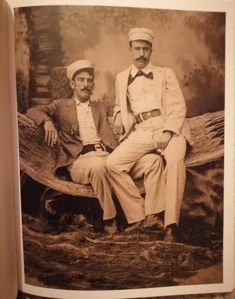 Ils s’aiment : un siècle de photographies d’hommes amoureux (1850-1950) - Hugh Nini et Neal Treadwell Ils s’aiment : un siècle de photographies d’hommes amoureux (1850-1950) - Hugh Nini et Neal Treadwell