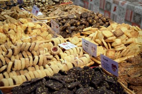 Une variété infinie de bredeles au marché des délices de Noël d'Alsace de Strasbourg © French Moments