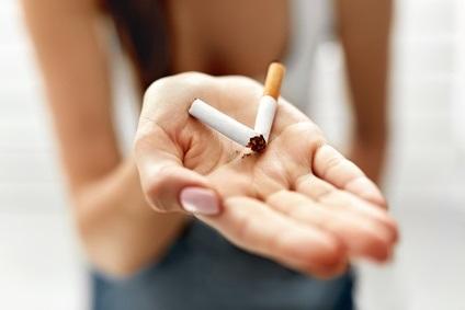 Avec une moindre propension à se faire dépister, aider et traiter, les fumeurs légers ou occasionnels, pourraient avoir plus de difficultés à échapper à la dépendance à la nicotine (Visuel Fotolia 134977193)