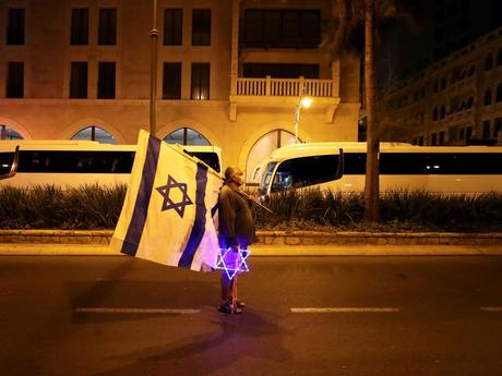 Israël instaure un troisième confinement général