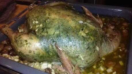 Chapon fermier farci sous la peau au beurre d'herbes et à la truffe, cuisson basse température Chapon fermier farci sous la peau au beurre d'herbes et à la truffe, cuisson basse température