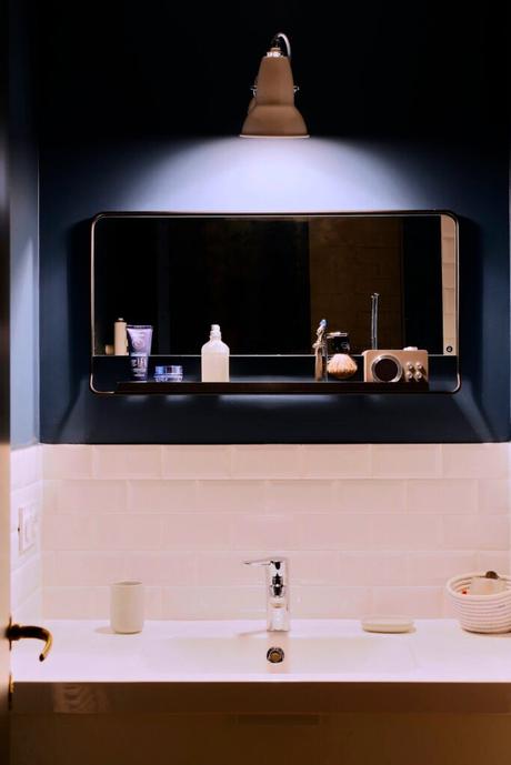 salle de bain noire rose rétro - blog décoration intérieur - clem around the corner