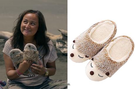 THE WILDS : Martha’s Hedgehog slippers in S1E07